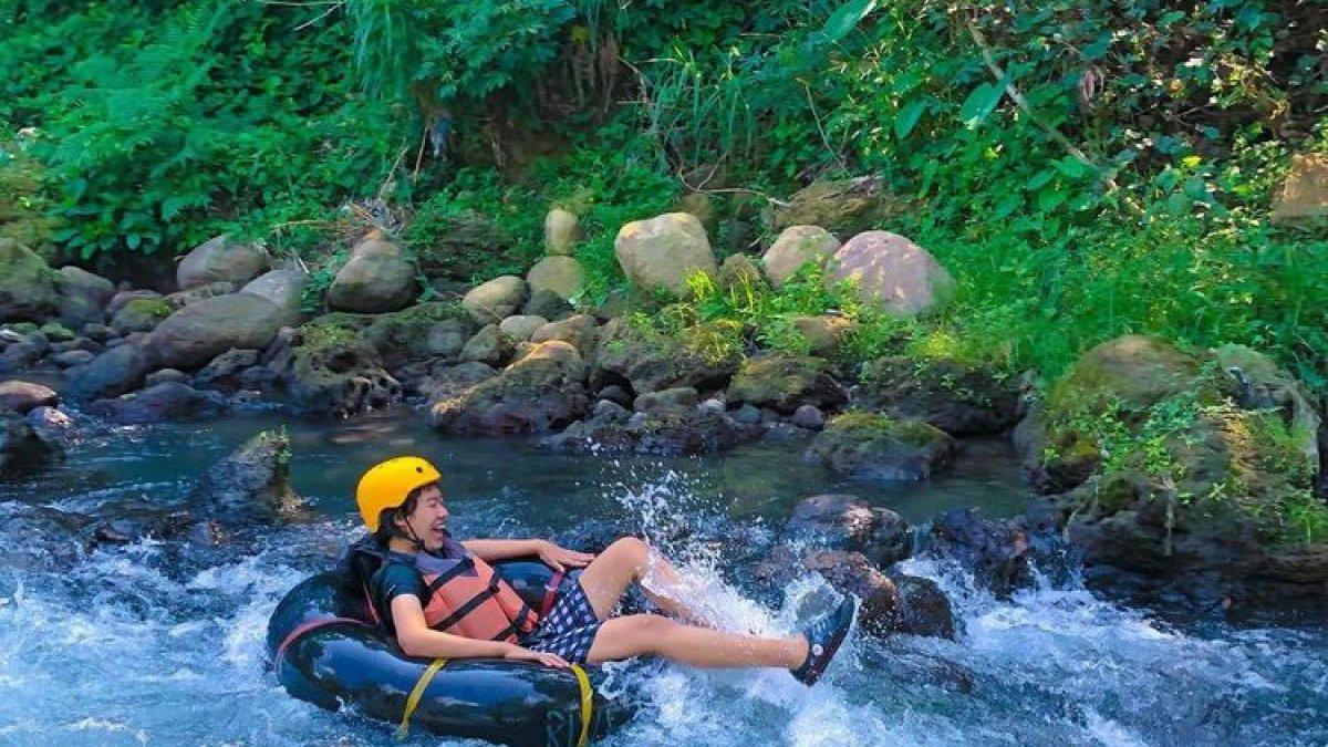 WISATA TUBING KLATEN - River Moon, Klaten menjadi wisata tubing populer yang wajib dikunjungi.