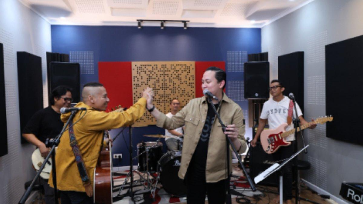Rizky Irmansyah, ajudan Prabowo Subianto garap projek musik bareng The Rain