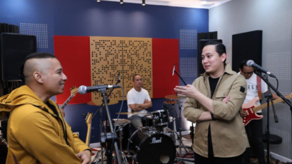 Rizky Irmansyah, ajudan Prabowo Subianto garap projek musik bareng The Rain