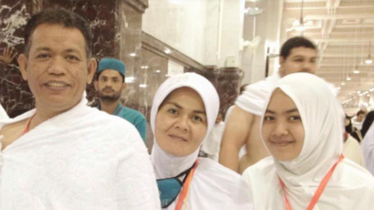 BERTEMU JODOH DI MEKAH - Potret Rizky Prastiwi Karwati Putri ketika umrah tahun 2015 diambil dari TikTok, Selasa (18/3/2025). Rizky Prastiwi Karwati Putri umrah bersama orang tuanya.