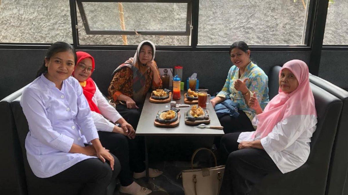 REKOMENDASI WARUNG STEAK: