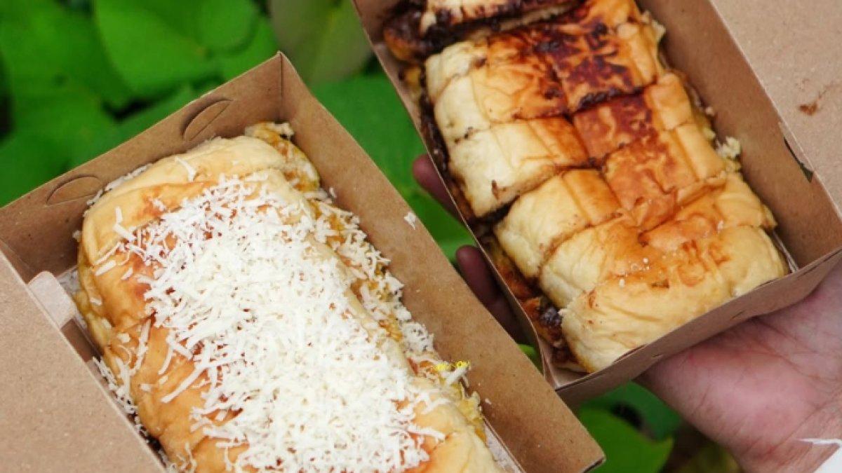 REKOMENDASI JAJANAN KEKINIAN: Roti bakar yang menggugah selera dengan dua varian topping berbeda