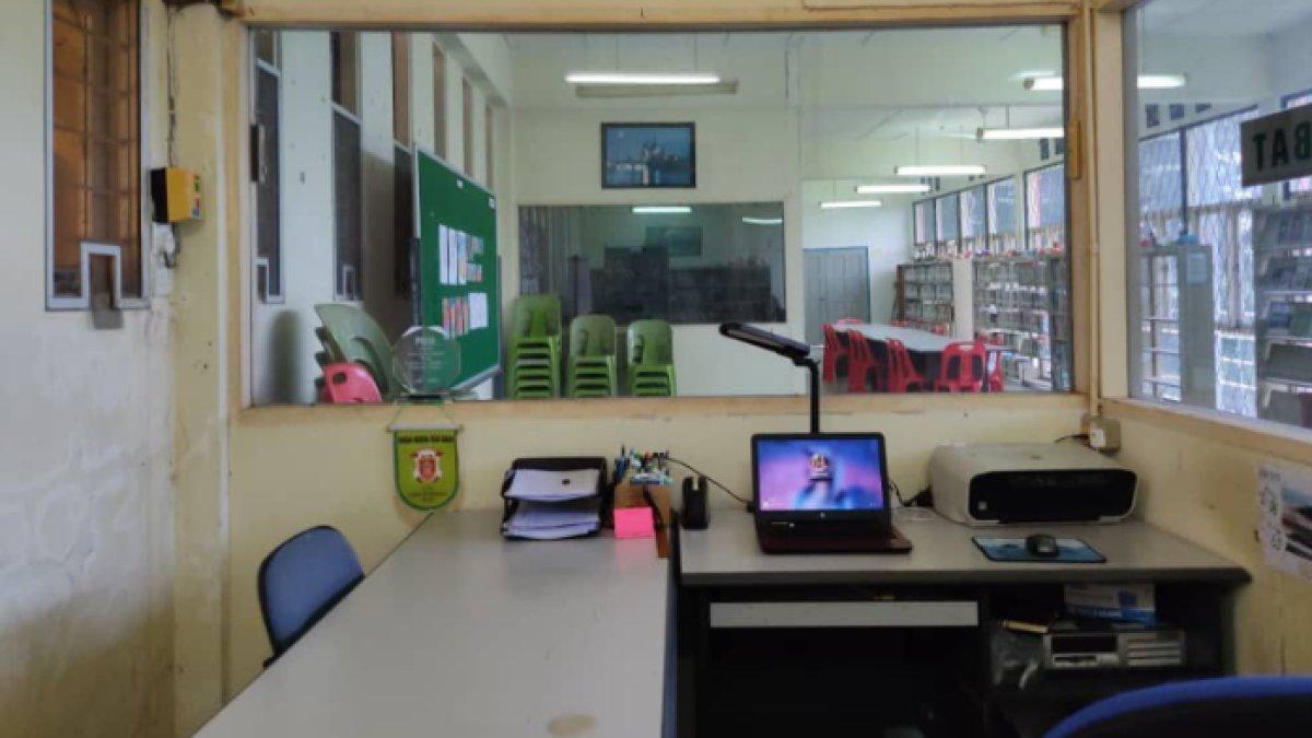 Ruang kerja Haziq di perpustakaan angker