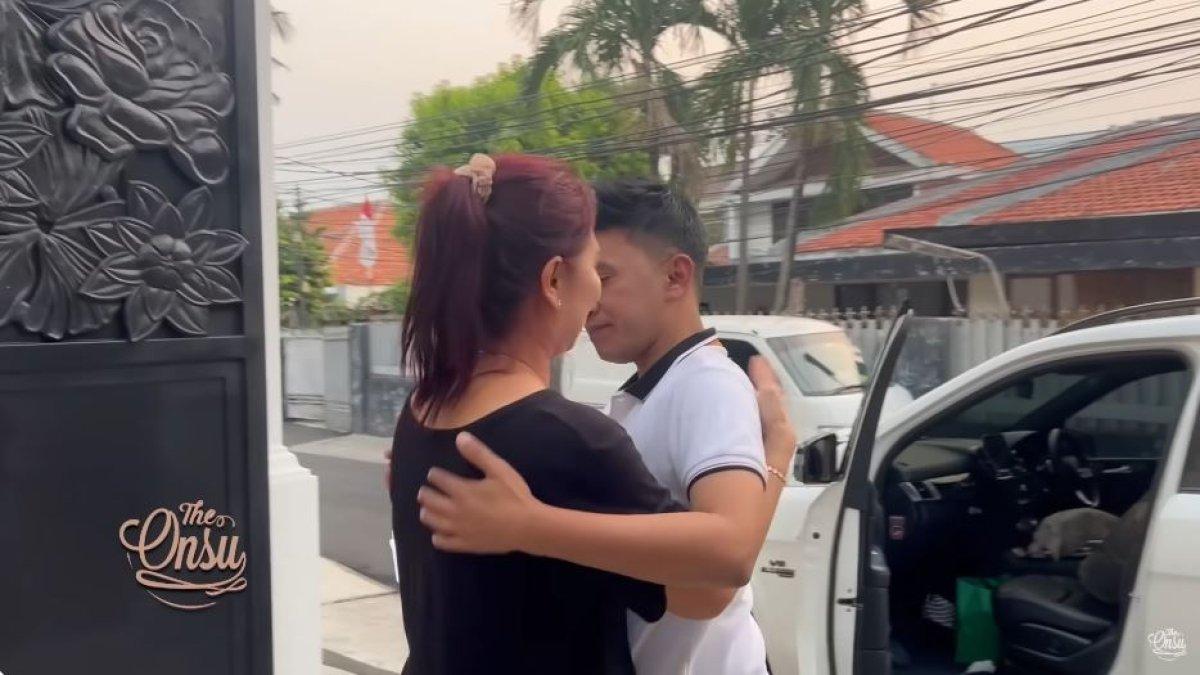 Ruben Onsu dan ibu mertuanya. ss