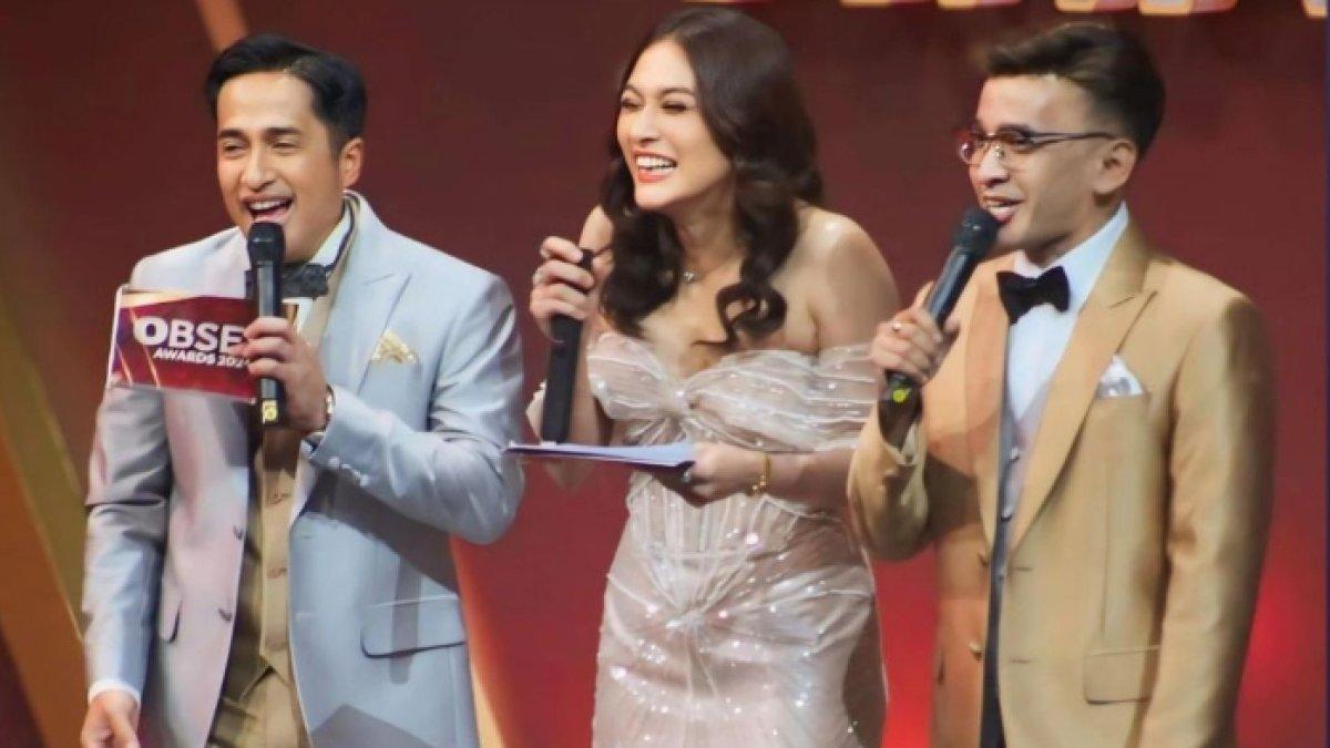 Ruben Onsu (paling kanan) saat jadi host Obsesi Award 2024.