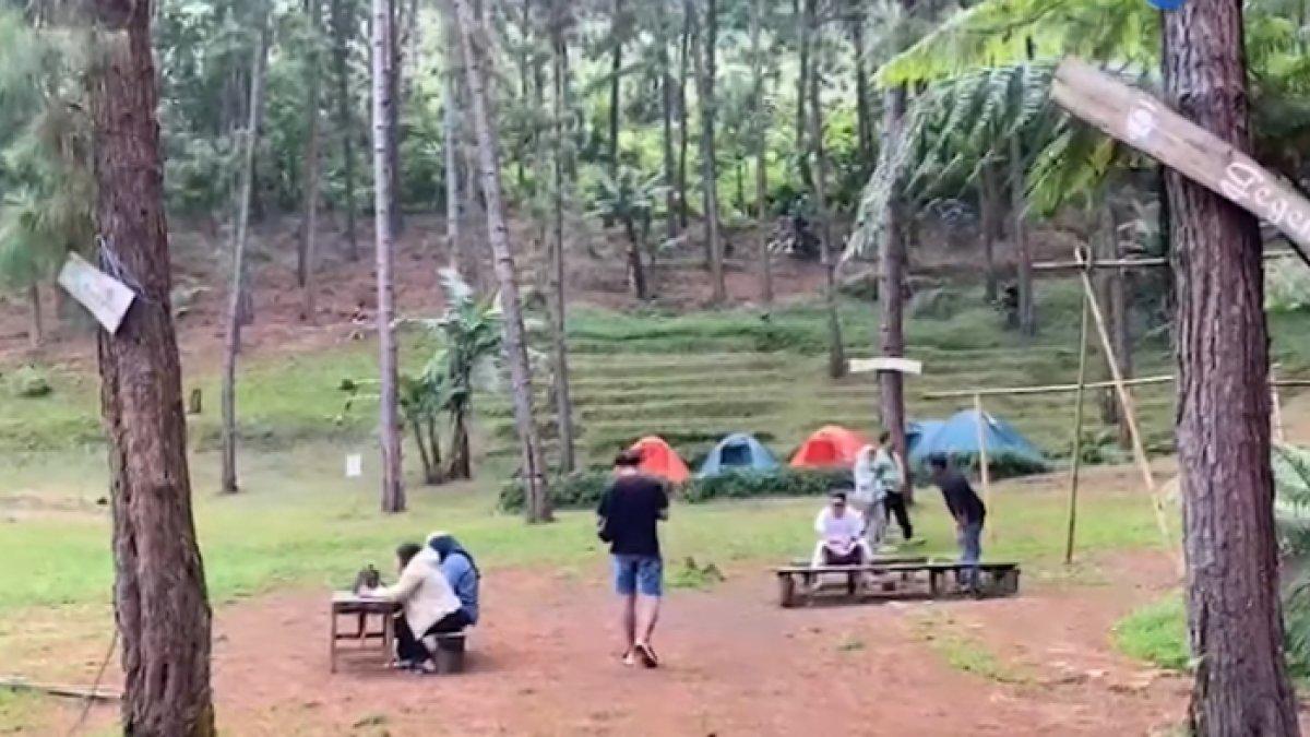 WISATA BERHAWA SEJUK - Potret Rumah Angsa diambil dari YouTube pada Senin (3/3/2025). Rumah Angsa menawarkan suasana sejuk dan asri.