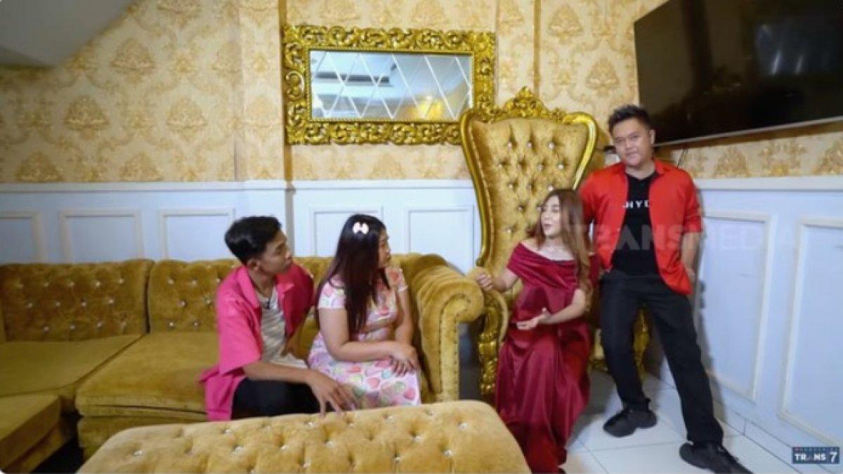 Rumah crazy rich Karawang, Tuti Wulandari, dulu anak petani kini jadi pebisnis mentereng