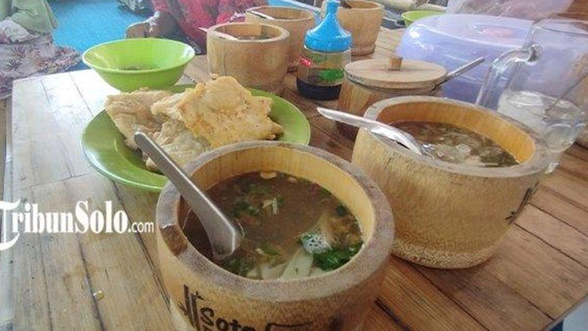 SOTO UNIK KLATEN - Wadah soto di Warung Soto Bumbung Mbok Rene, Klaten, Jawa Tengah.