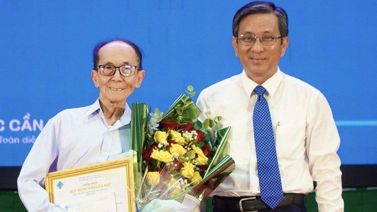 Sosok kakek 87 tahun masih semangat kuliah demi raih gelar S2.
