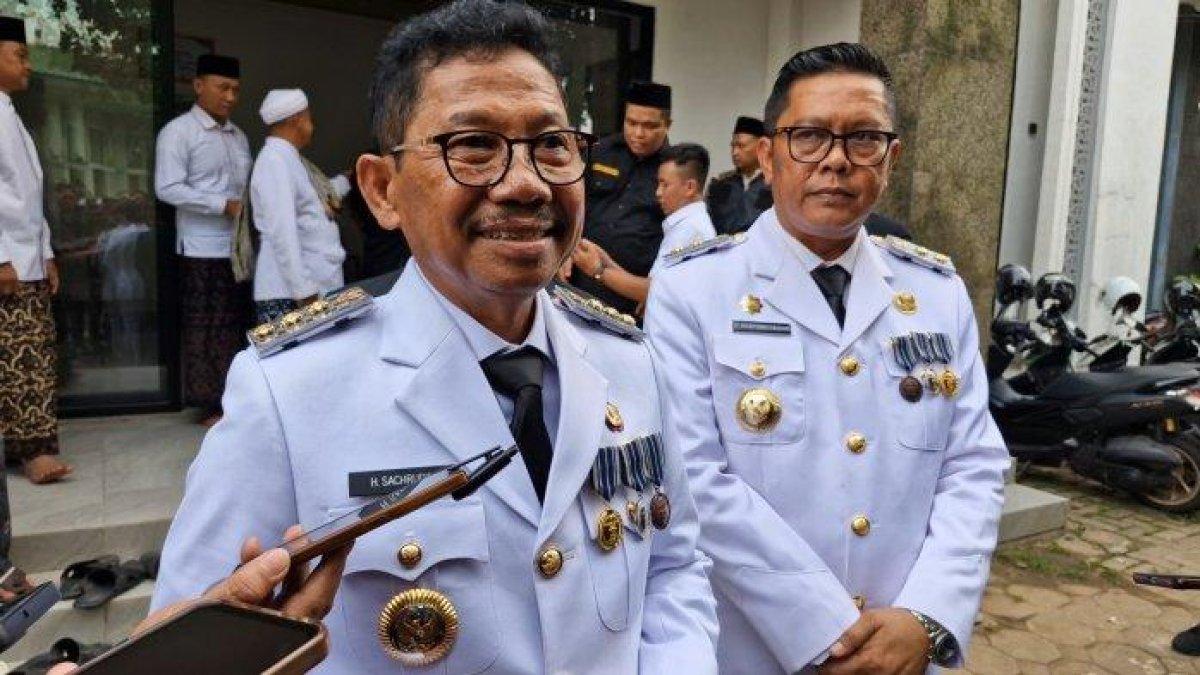 100 HARI KERJA - Sachrudin dan Maryono disambut marching band setelah dilantik Wali Kota dan Wakil Wali Kota Tangerang di Puspemkot Tangerang, Banten, Kamis (20/2/2025).