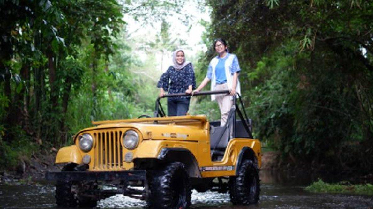 WISATA YOGYAKARTA: Salah satu aktivitas outbound yaitu atv di Mini Zoo Jogja Exotarium