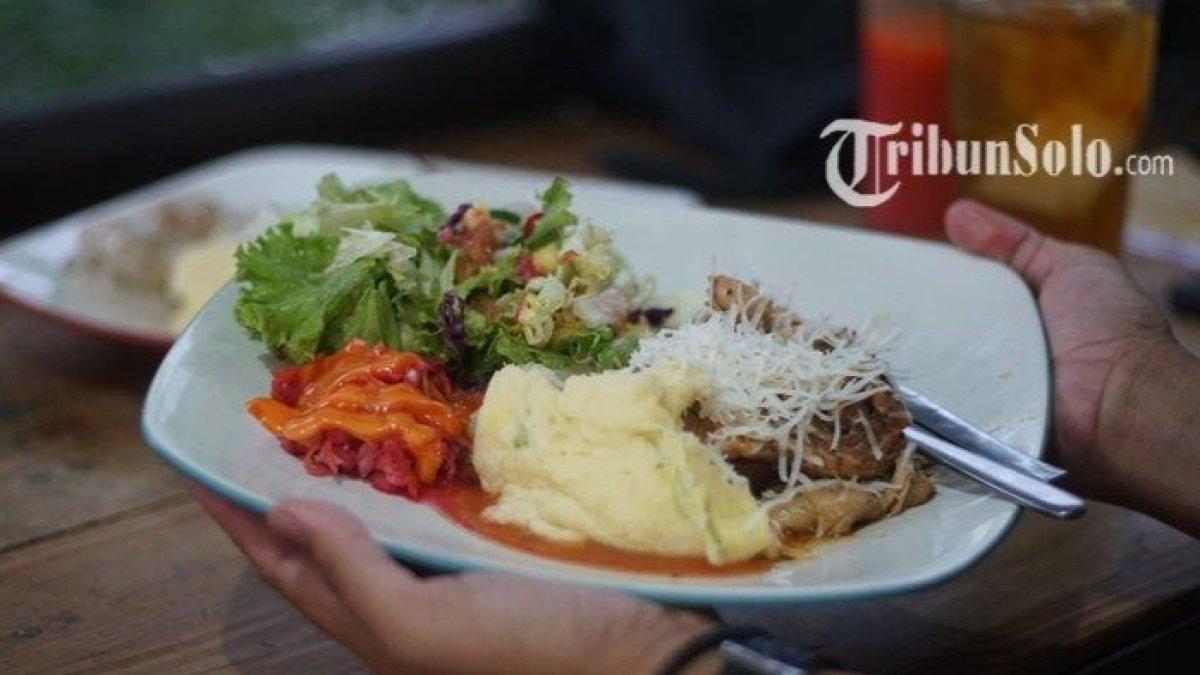 REKOMENDASI KULINER LEZAT: Salah satu menu western di TFP Kopi Warung Pasar Gede Solo, Jumat (30/9/2022)