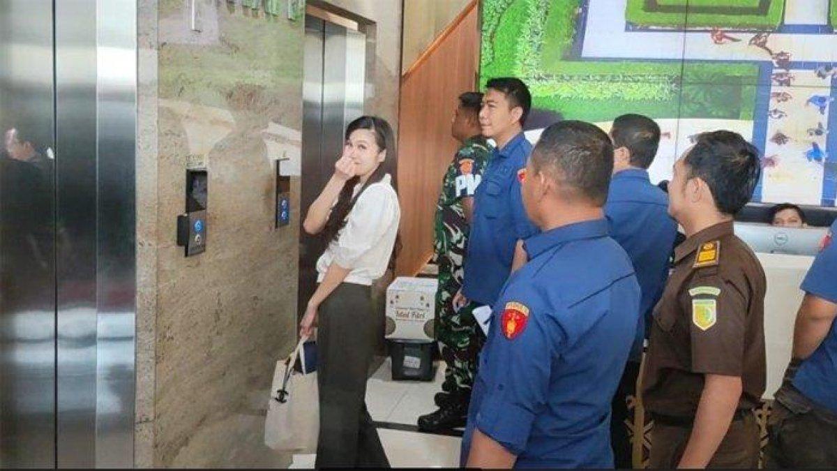Sandra Dewi datangi Kejagung untuk diperiksa