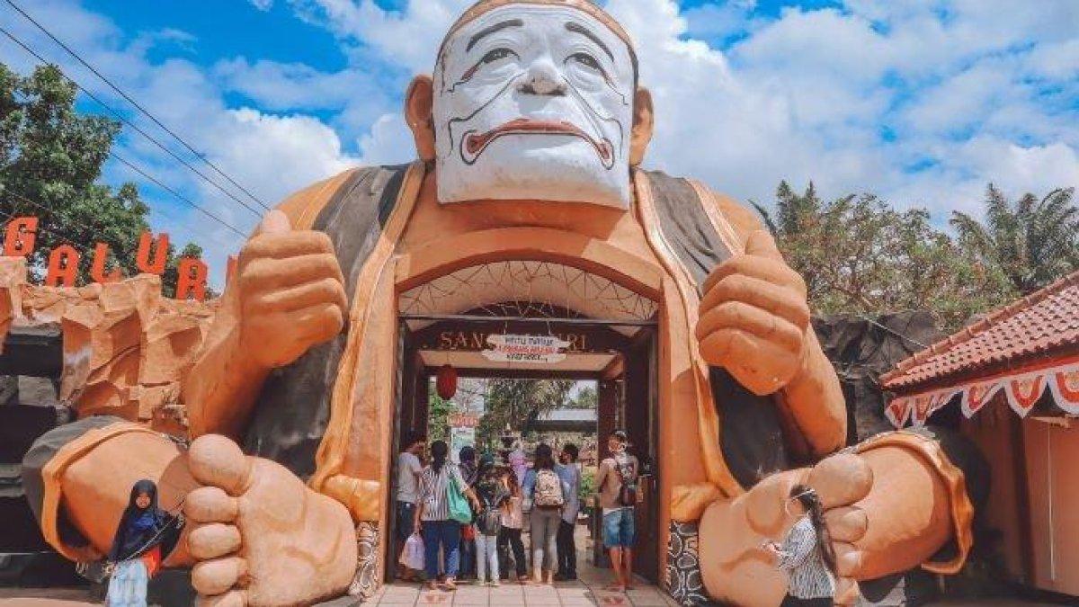 WISATA SERU - Potret Sanggaluri Park disadur dari TribunBanyumas.com pada Rabu (9/4/2025). Sanggaluri Park berada di Kabupaten Purbalingga, Jawa Tengah.