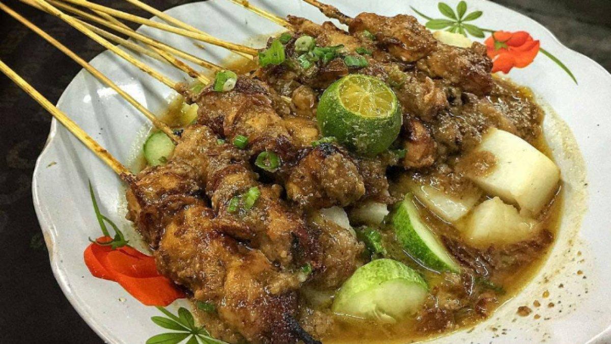 KULINER KHAS PEKALONGAN: Sate Ayam Kuah dengan cita rasa yang khas