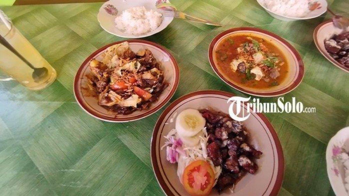 SATE KAMBING KLATEN: Menu olahan kambing yaitu sate, rica-rica, dan tongseng dari Warung Sate Kambing Muda Bu Nur, di Kecamatan Trucuk, Kabupaten Klaten, Jawa Tengah