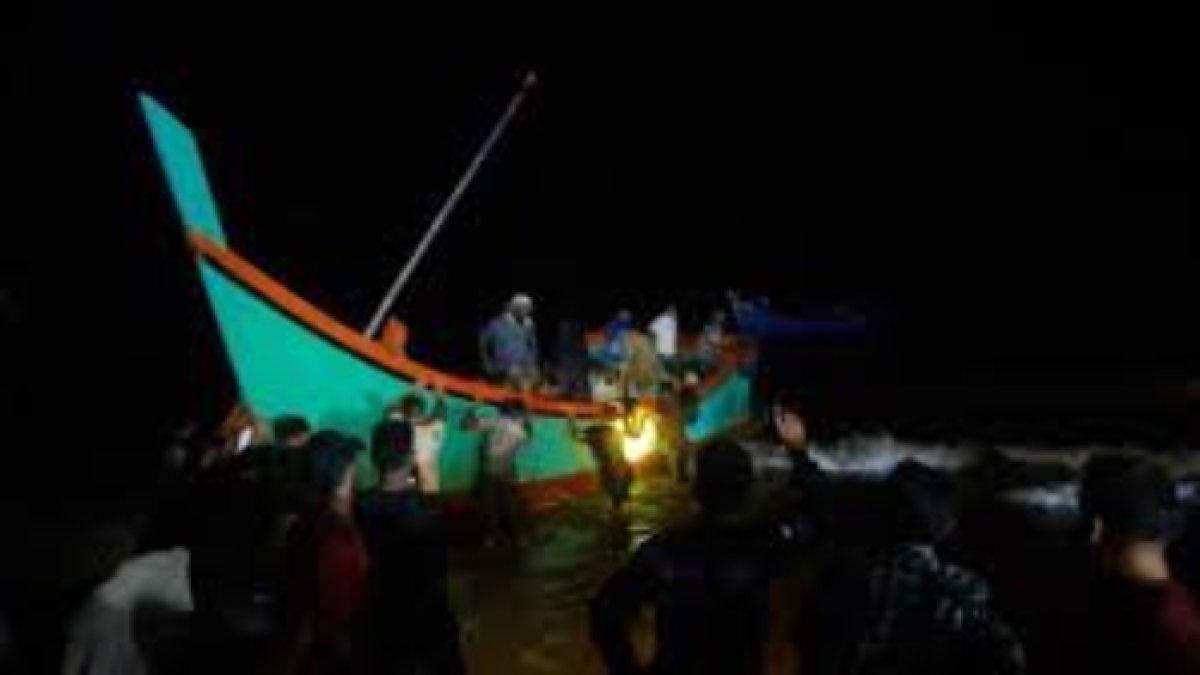 Satu kapal berisi rohingya terombang ambing di perairan Lhokseumawe