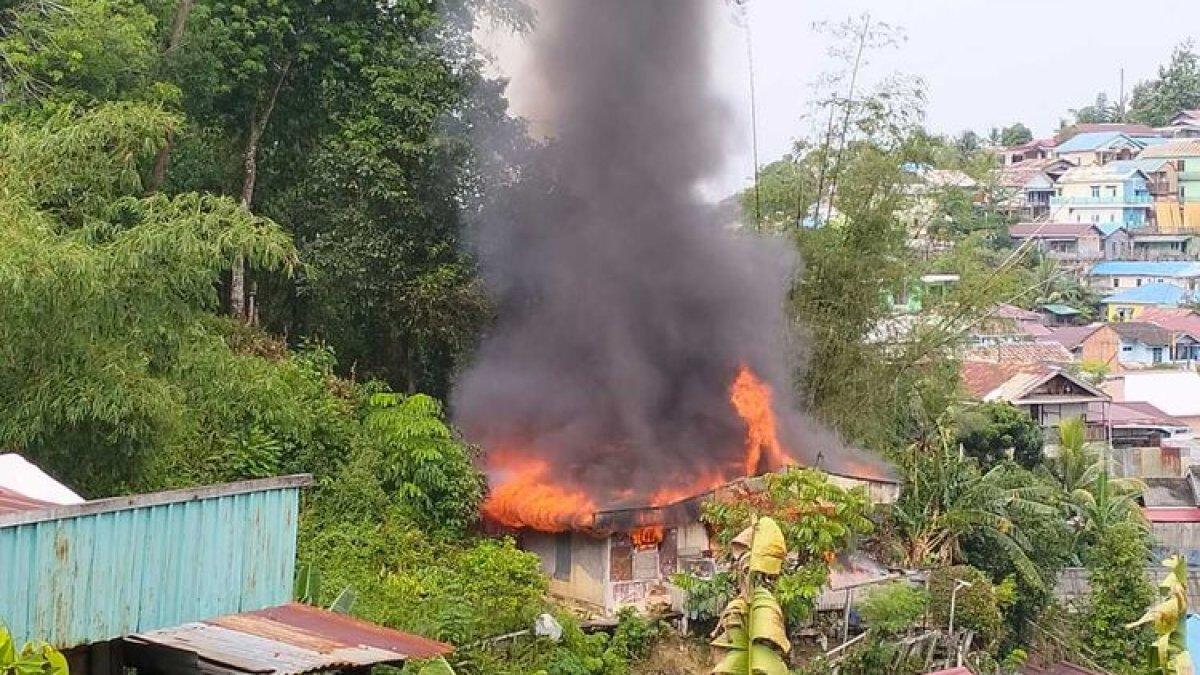 Satu rumah hangus terbakar di Gang Sentosa, RT 04, Kelurahan Karang Rejo, Balikpapan.