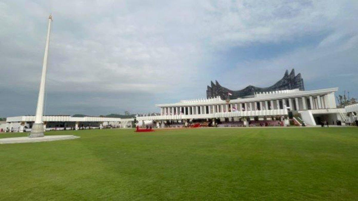 Sejumlah peserta dan tamu undangan mulai berdatangan ke Istana Negara, Ibu Kota Nusantara (IKN)