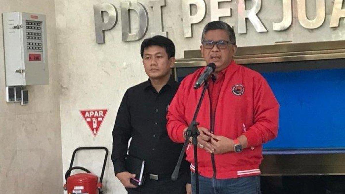 Sekretaris Jenderal PDI Perjuangan (PDIP), Hasto Kristiyanto di kantor DPP PDIP, Jalan Diponegoro, Menteng, Jakarta, Jumat (15/12/2023).