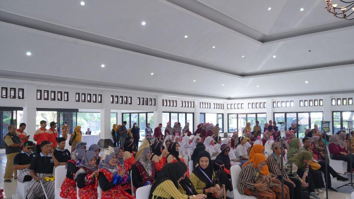 Semarak peringatan Hari Kesehatan Nasional ke-60, Pemkab Klaten melalui Dinkes Klaten menggelar lomba cerdas cermat, di Gedung Sunan Pandanaran, pada Senin (4/11/2024).