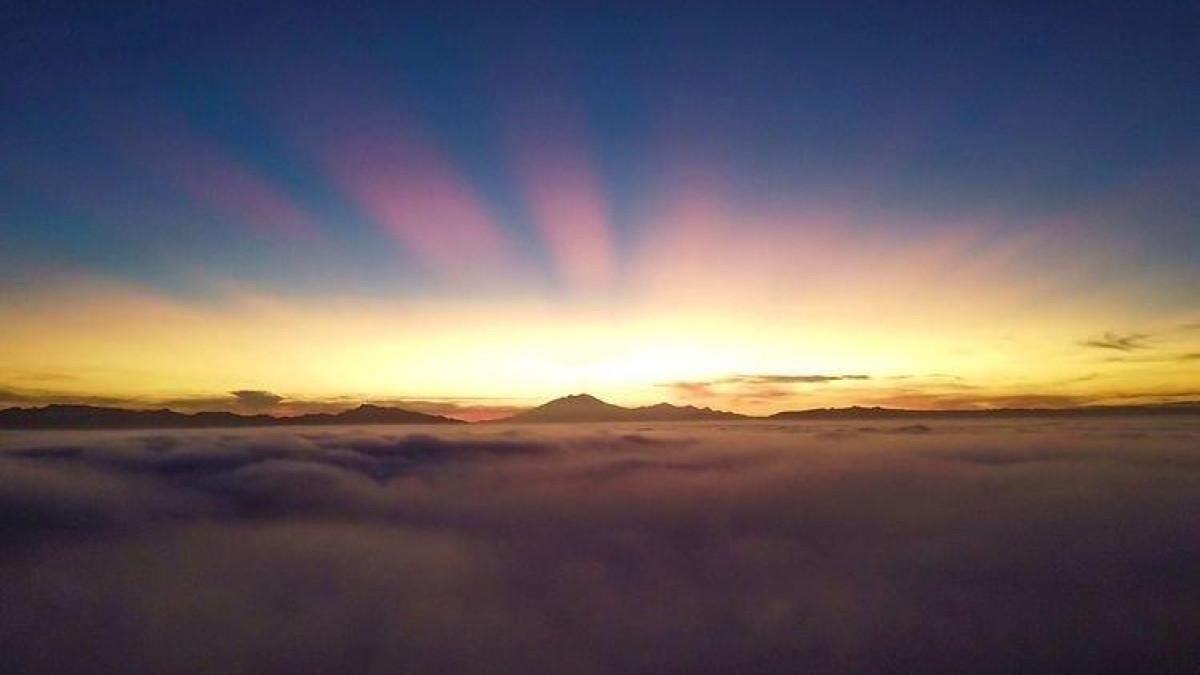 WISATA GUNUNGKIDUL - Semburat fajar dan Lautan Awan di Wisata Stone Park Turunan Gunungkidul Jogja