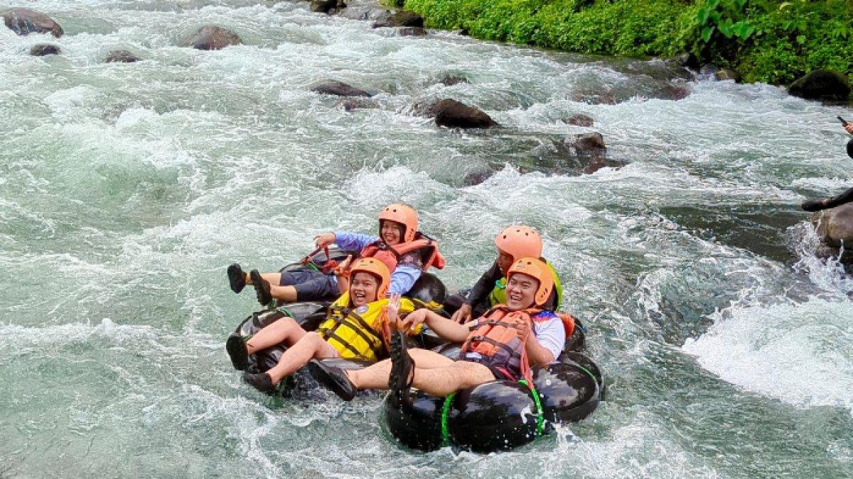 WISATA AIR - Potret Sendang Dalem River Tubing disadur dari Kompas.com pada Kamis (1/5/2025). Sendang Dalem River Tubing berada di Kebumen, Jawa Tengah.