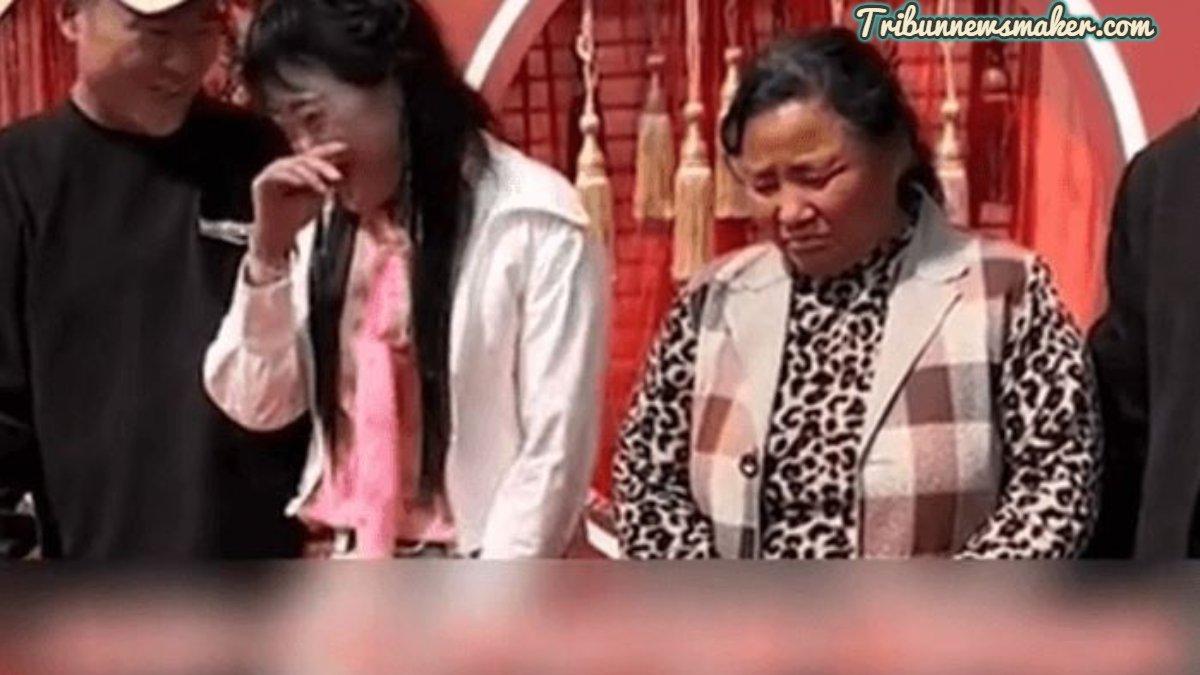 Seorang ibu terlihat sedih dan banjir air mata di acara pernikahan putranya.