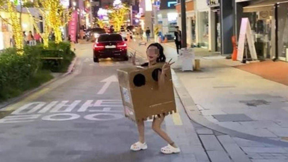 Seorang model asal Korea Selatan bernama Ain
