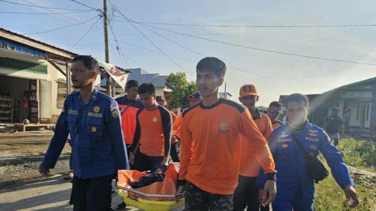 Diduga jatuh dari perahu, seorang nelayan di Kecamatan Ponrang Selatan, Kabupaten Luwu, Sulawesi Selatan, ditemukan meninggal dunia.