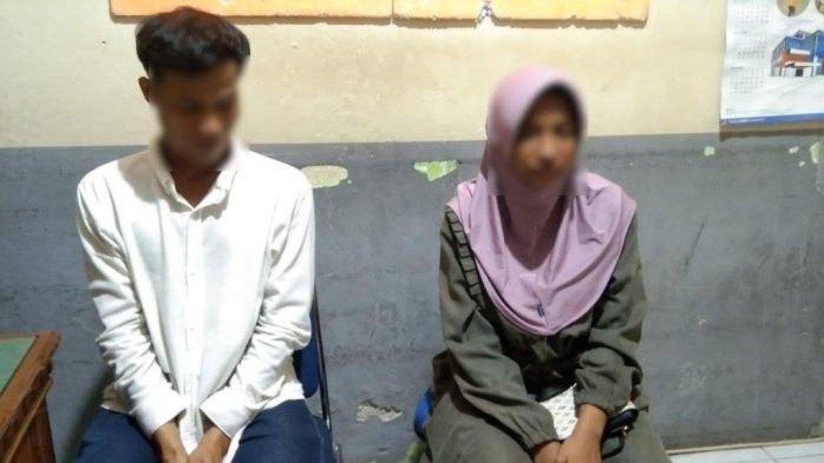 Sepasang kekasih digerebek Satuan Polisi Pamong Praja Kabupaten Padang Pariaman yang sedang mesum siang bolong di salah satu penginapan di Padang Pariaman, Kamis (31/8/2023).