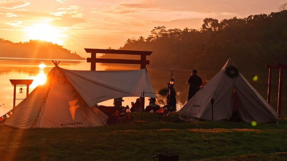 WISATA WADUK - Potret Sermo Glamour Camp disadur dari Kompas.com pada Kamis (3/4/2025). Sermo Glamour Camp berada di Waduk Sermo, Kulonprogo, Yogyakarta.