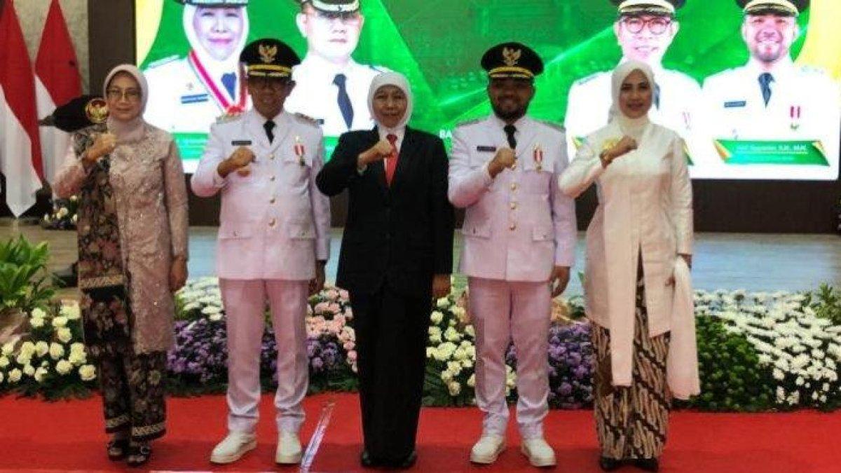 SERTIJAB KEPALA DAERAH - Acara Serah Terima Jabatan (Sertijab) Wali Kota dan Wakil Wali Kota Batu periode 2025-2030 berlangsung di Graha Pancasila, Balai Kota Among Tani Kota Batu, Minggu (2/3/2025). Sertijab dihadiri langsung oleh Gubernur Jawa Timur, Khofifah Indar Parawansa.