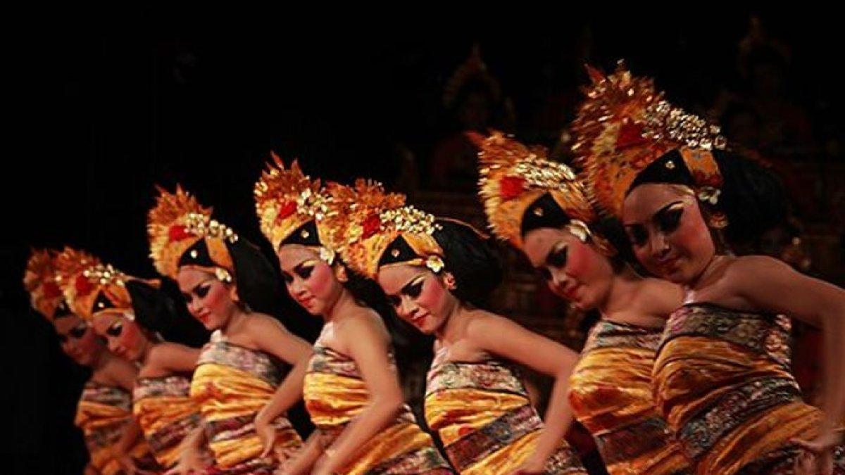 Setiap daerah di Indonesia memiliki ciri khas masing-masing.