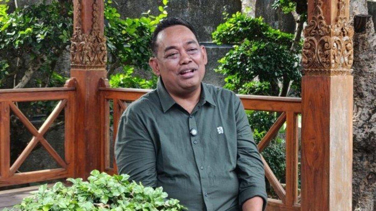 100 HARI KERJA - Setyo Hadi, Bupati Kabupaten Grobogan, akan bersinergi dengan pemerintah pusat untuk menjalankan program prioritasnya mengentaskan kemiskinan. Menurutnya, koordinasi ini penting agar program-program yang diterapkan bisa berjalan secara terintegrasi dan saling mendukung.