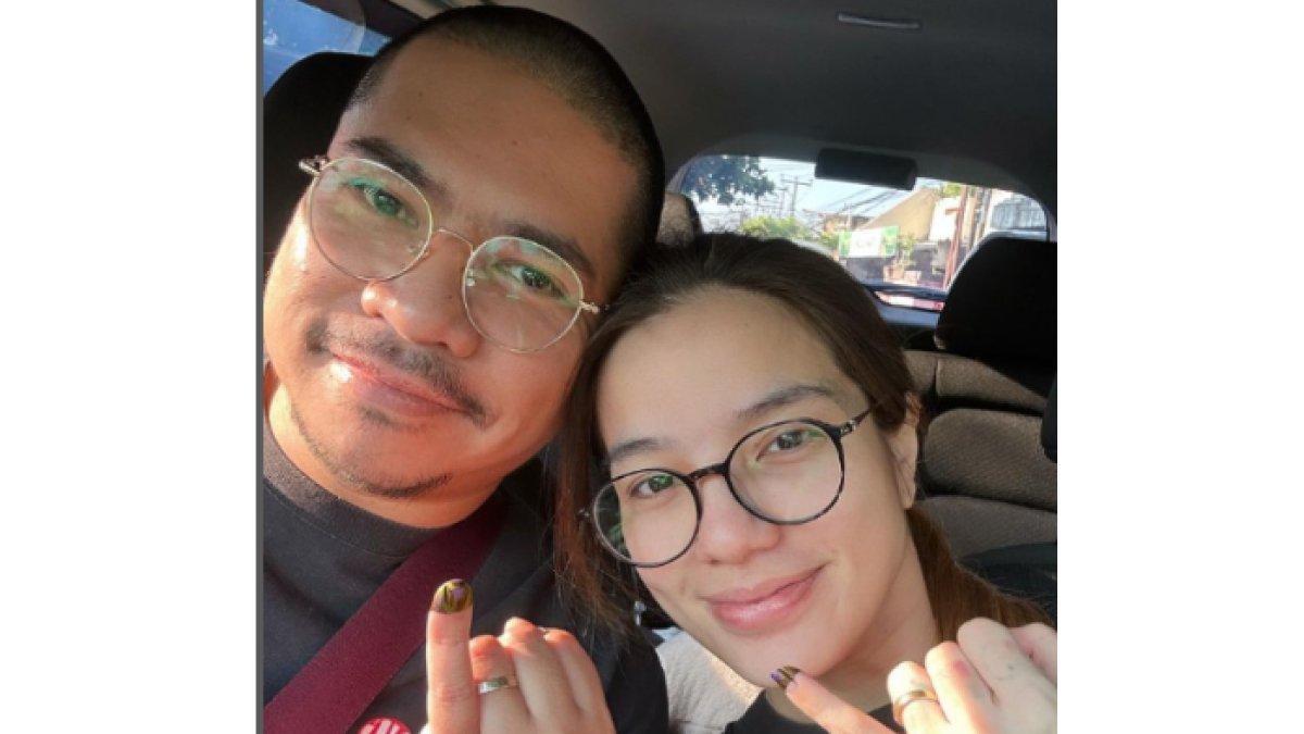 Sheila Marcia mengunggah foto bersama suaminya, Dimas Akira.