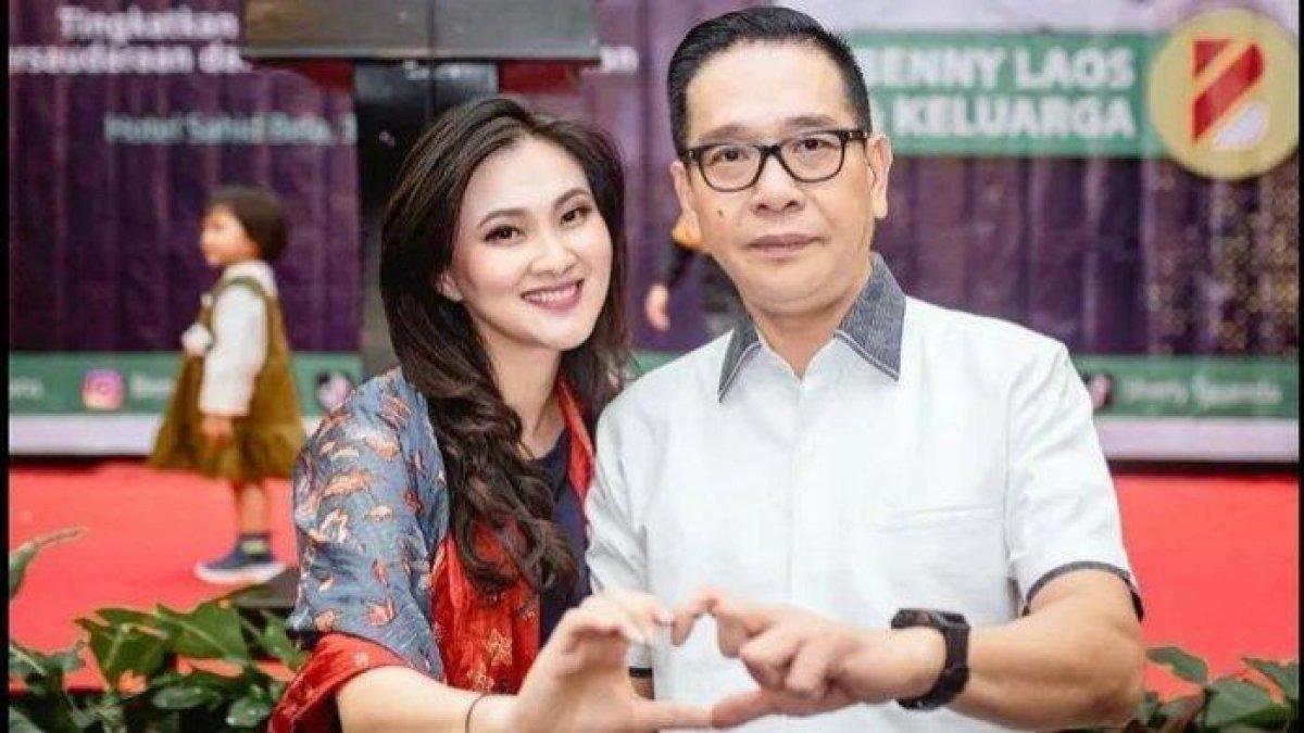 Sherly Tjoanda dan suami, Benny Laos