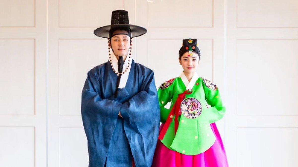 Shim Hyung Tak menikah dengan Hirai Saya.