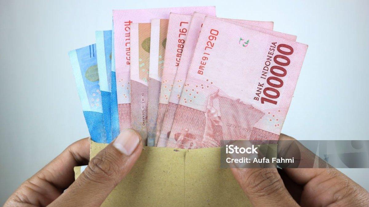 ILUSTRASI UANG RUPIAH - Ilustrasi gaji ketua RT yang diunduh dari iStock pada Senin (10/3/20250.