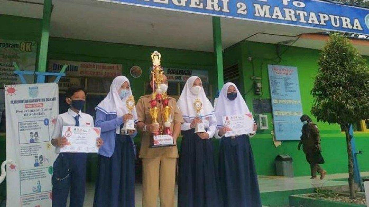 Siswa SMPN 2 Martapura Kabupaten Banjar berhasil raih juara pada Amuntai Bouldering Competition II (ABC-II) Tahun 2021 lalu. Simak kunci jawaban prakarya semester 1 kelas 9.
