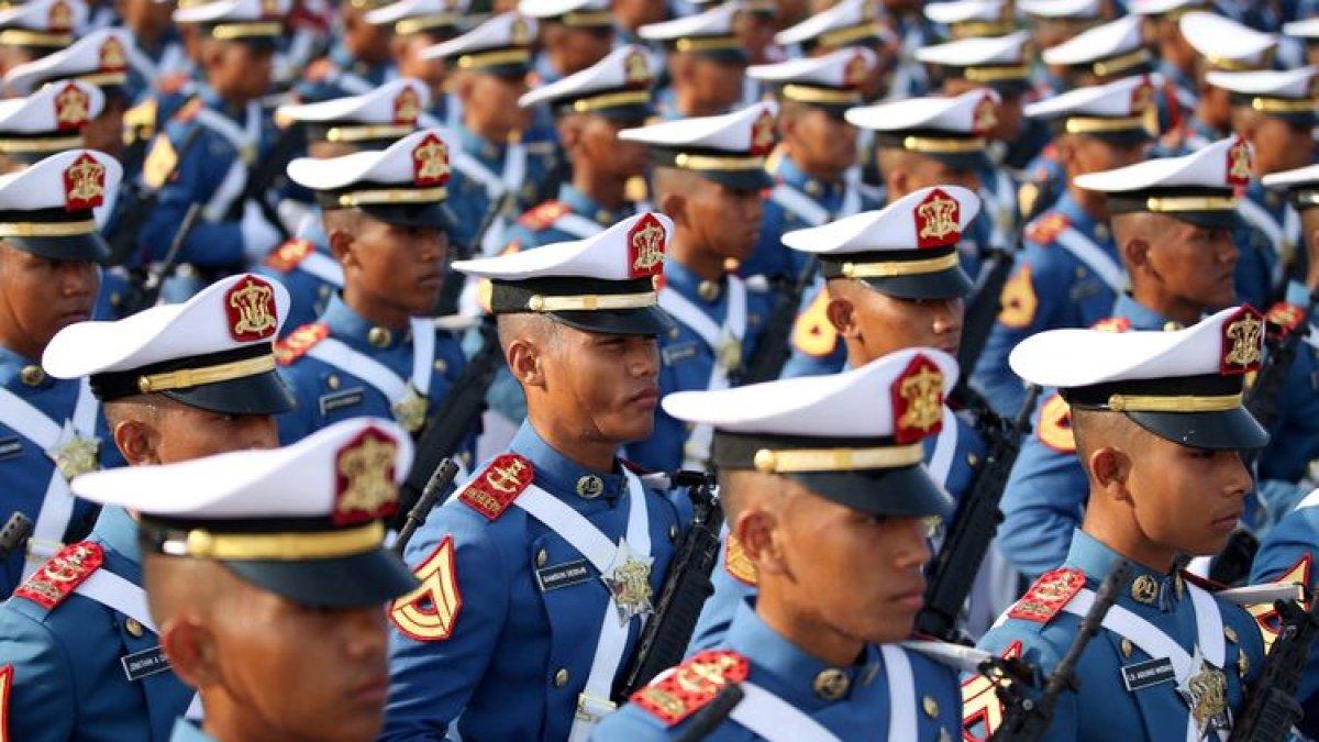 Siswa akademi militer mengikuti HUT ke-72 Tentara Nasional Indonesia di Dermaga Indah Kiat, Cilegon, Banten, Kamis (5/10/2017).