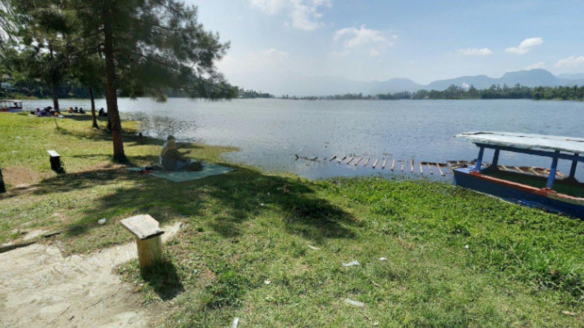 WISATA SERU - Potret Situ Cileunca disambil dari Google Street View pada Kamis (17/4/2025). Situ Cileunca berada di Jalan Situ Cileunca, Pulosari, Pangalengan, Bandung.