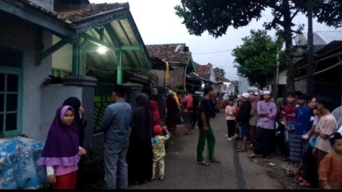 Situasi di rumah duka di Kampung Gunungbatu, Kebonpedes