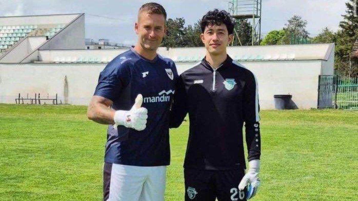 TIMNAS INDONESIA - Sjoerd Woudenberg memantau langsung Cyrus Margono di Kosovo