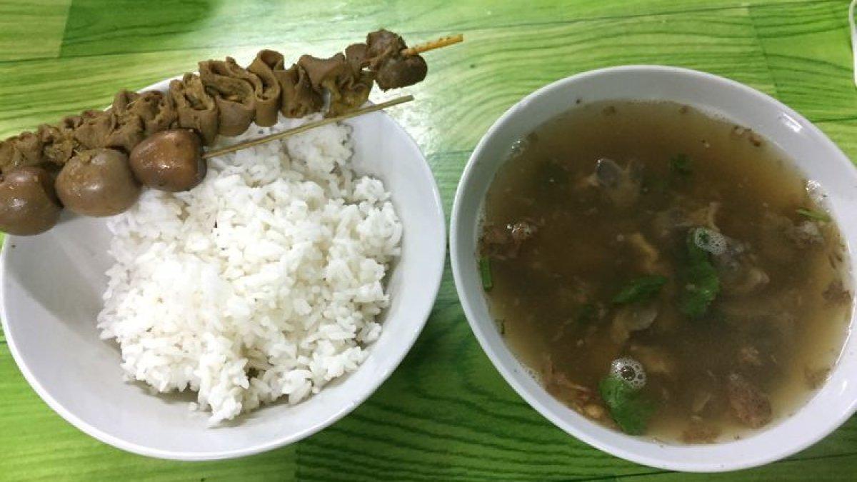SOP AYAM KLATEN - Sop Ayam Pak Min Klaten cabang Rawa Belong yang diunduh Kompas.com pada Senin (3/2/2025). 5 kuliner top kabupaten Klaten, Jawa Tengah.