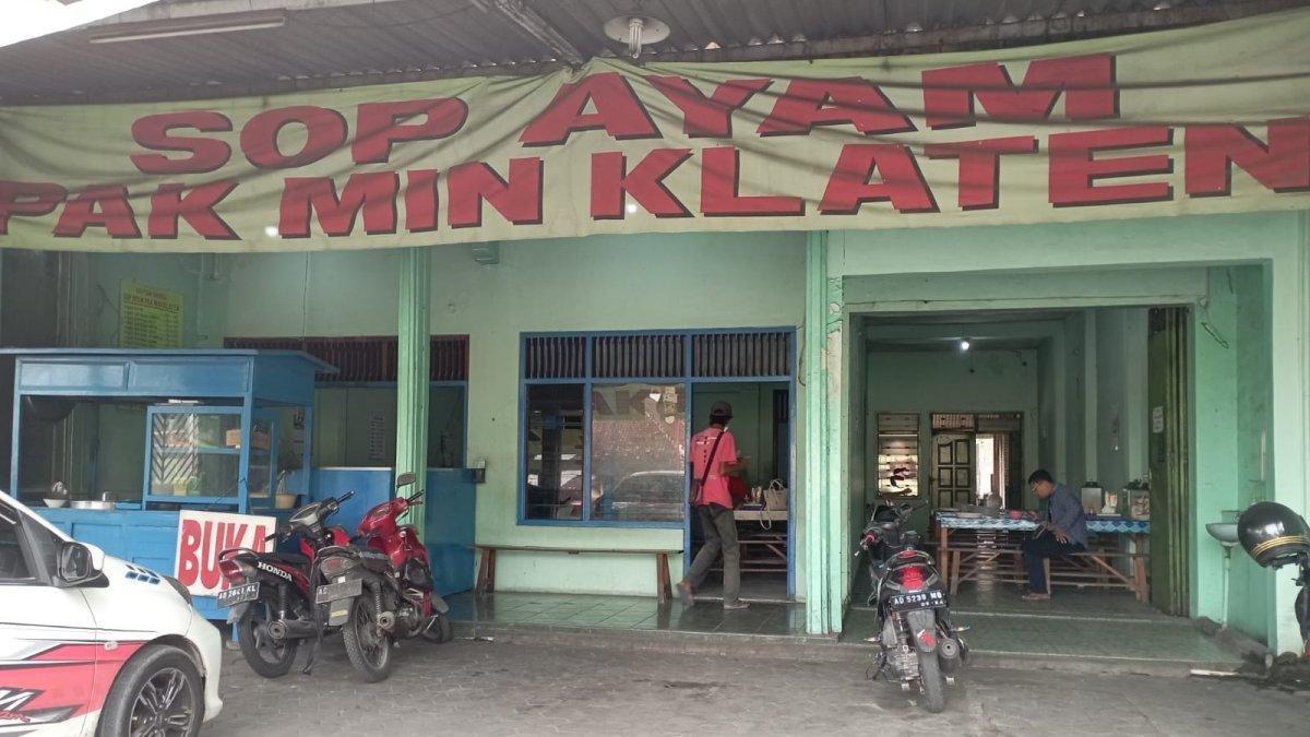 SOP AYAM PAK MIN: Sop Ayam Pak Min Klaten yang eksis sejak tahun 1960-an kerap jadi jujugan tempat sarapan enak di pagi hari