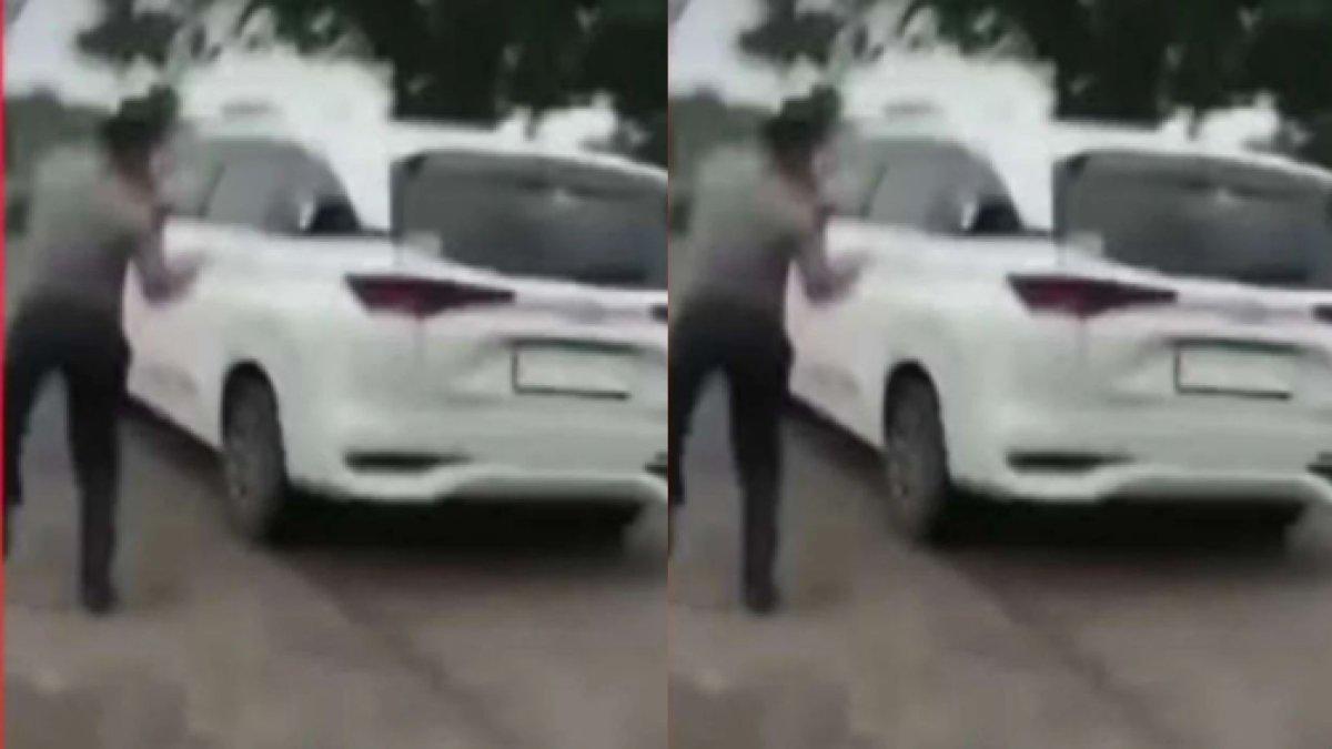 Sopir sempat tidak mau turun atau keluar mobil meski sudah dihentikan polisi.