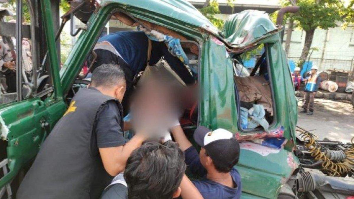 Sopir truk tewas tertimpa crane roboh di Tanjung Priok