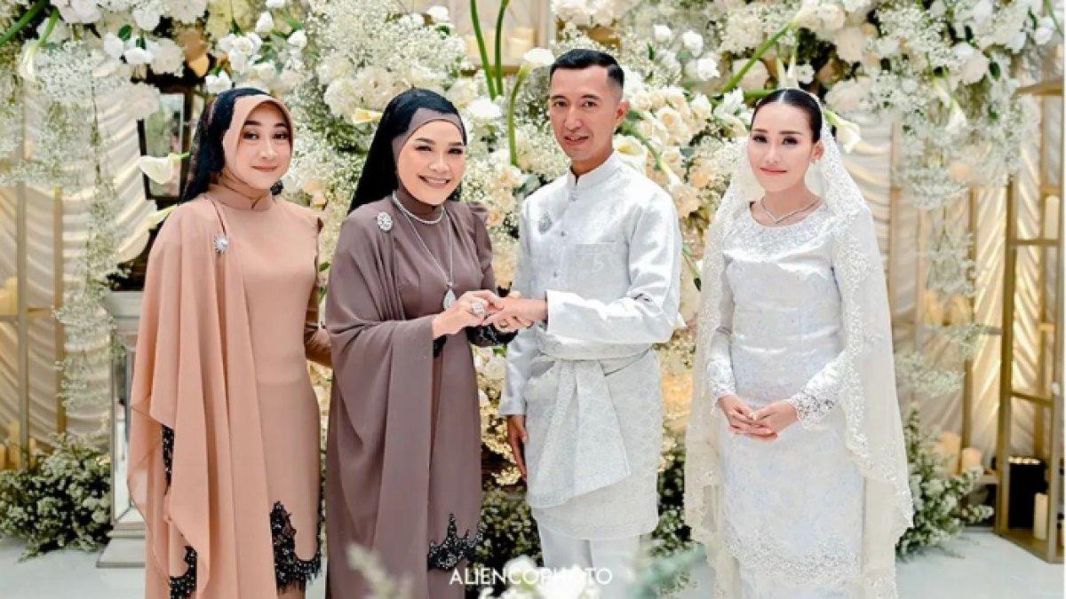 Sosok Calon Ibu Mertua Ayu Ting Ting