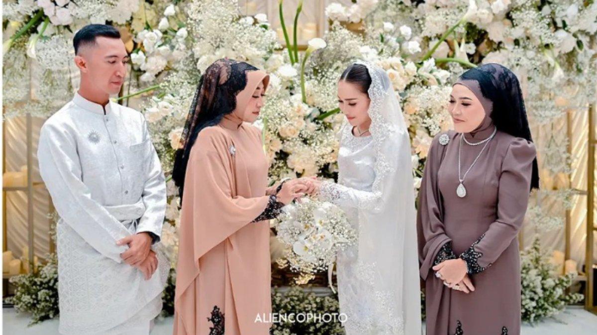Sosok Calon Ibu Mertua Ayu Ting Ting